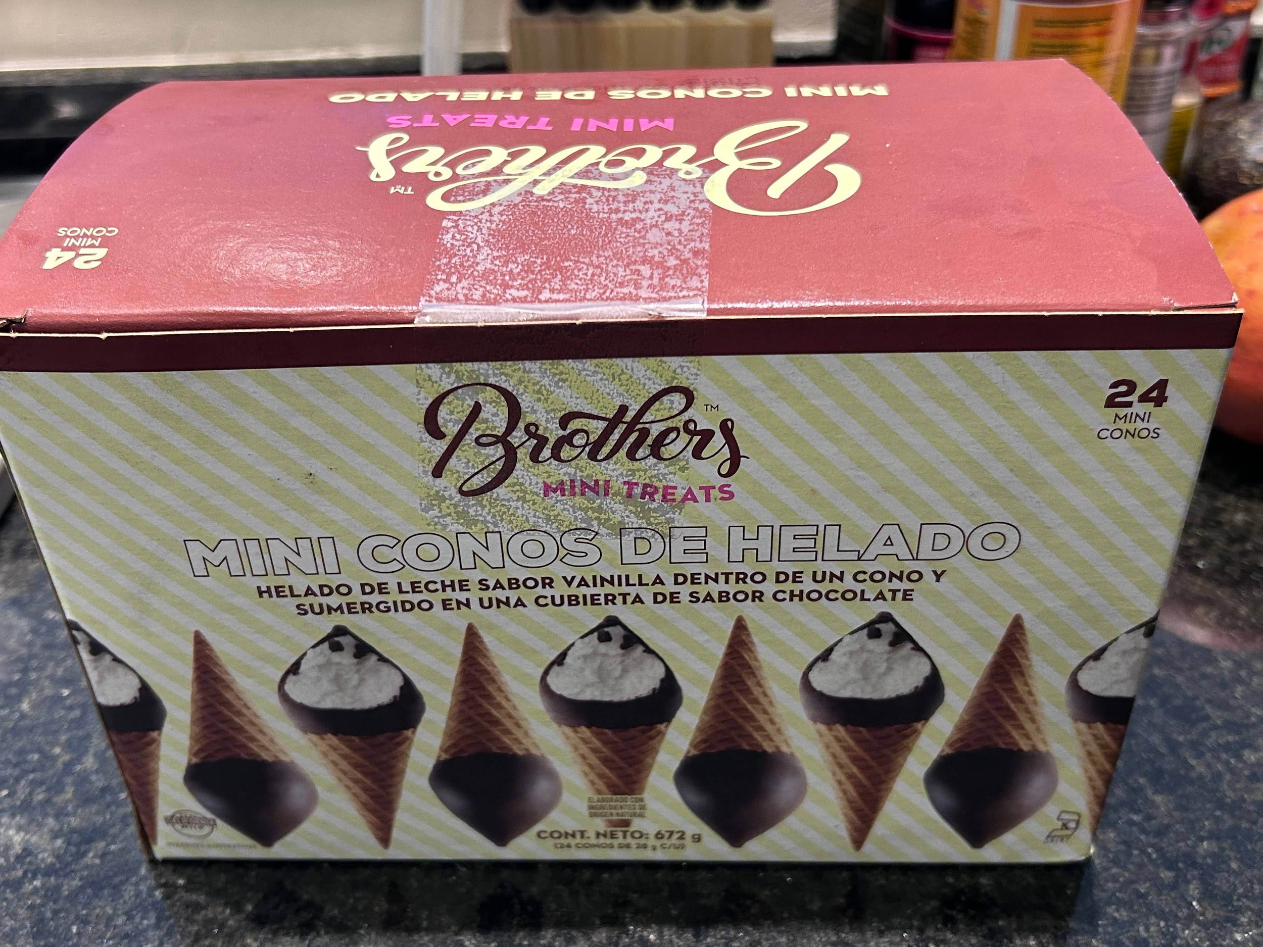 When You Just Want a Little Dessert: Brothers Mini Conos de Helado (24 Minis)